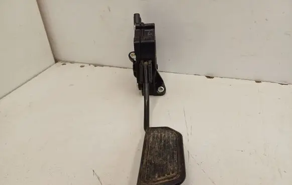 Toyota Prius (XW30) Accelerator throttle pedal 7811012060
