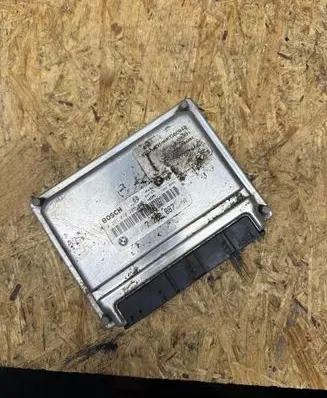 BMW 5 E39 Engine control unit/module 0281010205 7788887