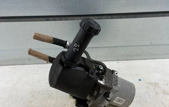 Peugeot 3008 I Power steering pump 9676557880