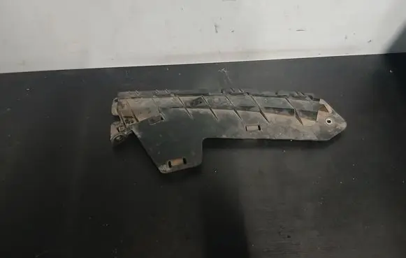 Front bumper mounting bracket