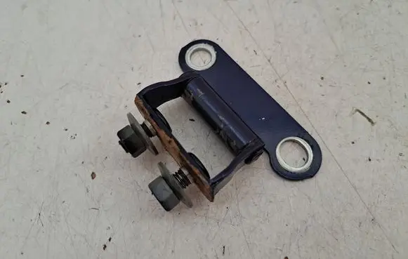 Toyota Verso Tailgate/trunk/boot hinge 6881005010