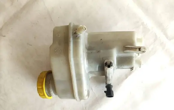Alfa Romeo 159 Brake fluid reservoir 32067799B 3676