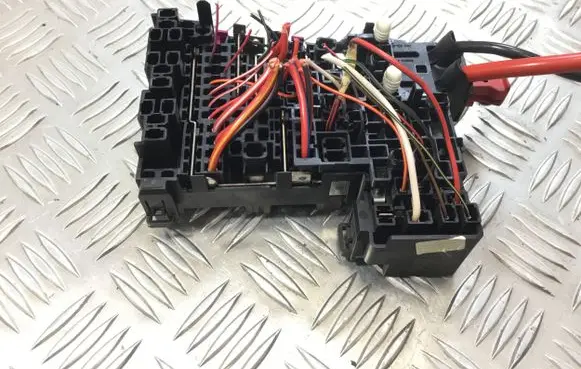 Volkswagen Golf VII Fuse module 5Q0937615C