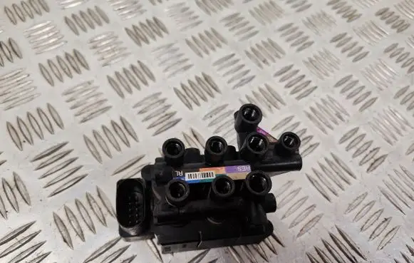 Audi Q7 4M Air suspension valve block 4M0616013A
