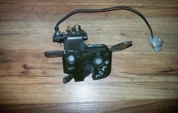 Mazda Demio Tailgate/trunk/boot lock/catch/latch