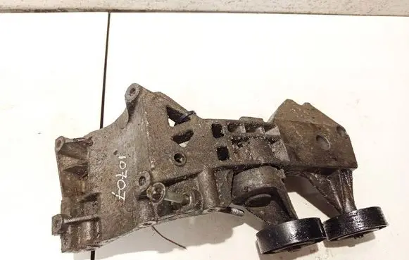 Mercedes-Benz B W245 Engine mounting bracket