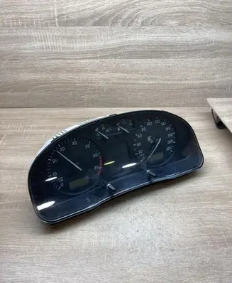 Volkswagen PASSAT B5 Speedometer (instrument cluster) 09051940090