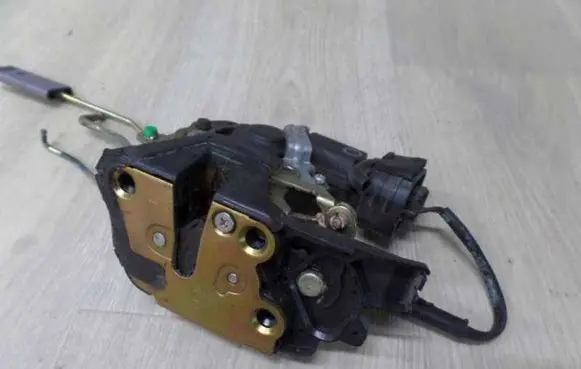 Isuzu N Series Front door lock 075J0714 44420