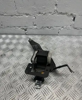 Middle seatbelt (rear)