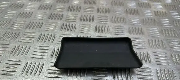 Land Rover Evoque I Glove box pad BJ32044C82AA