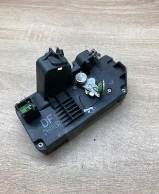 Opel Vectra B Rear door lock 24414131