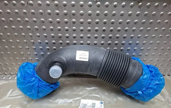 Fiat Ducato Air intake duct part S26336687 1369012080