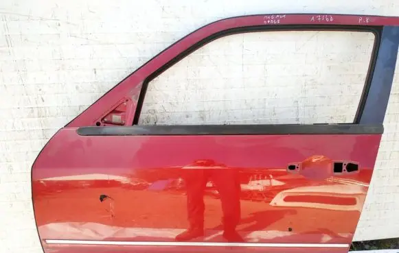 Dodge Magnum Front door raudonos