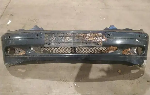 Mercedes-Benz C W203 Front bumper pilkas