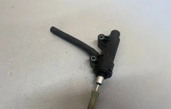 Clutch slave cylinder