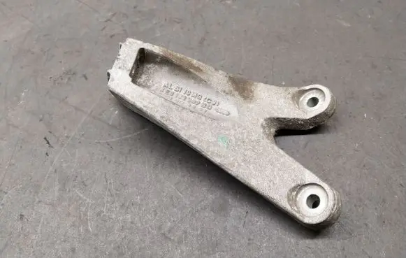 Audi A8 S8 D3 4E Engine mounting bracket 4E0199307BD
