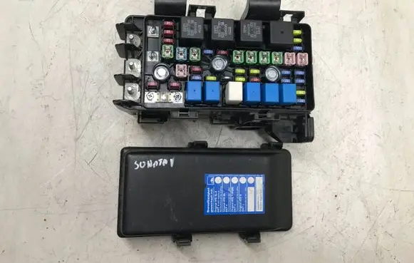 Hyundai Sonata Fuse module 3K540