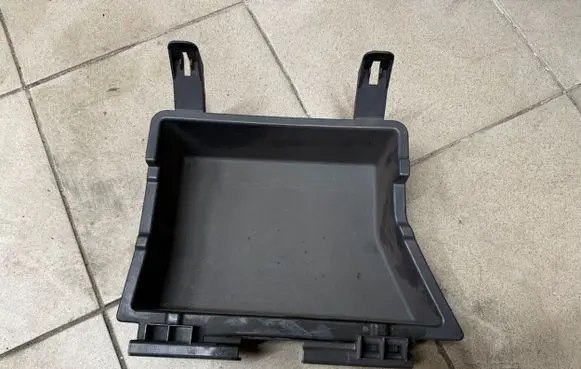 Glove box