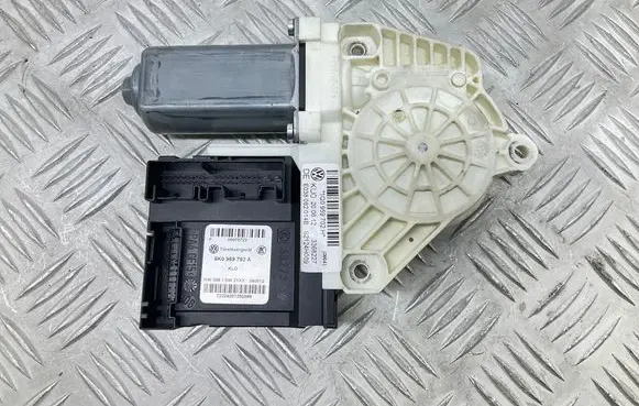 Volkswagen Scirocco Front door window regulator motor 5K0959792A 1Q0959702H