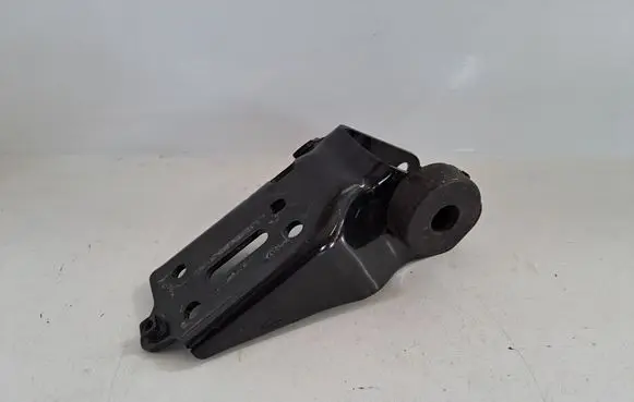Toyota Avensis T270 Engine mounting bracket 123110R040