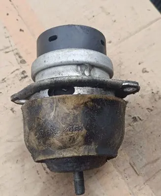 Engine mount bracket