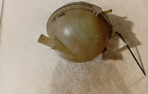 Volkswagen Polo IV 9N3 Coolant expansion tank/reservoir 