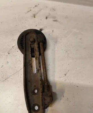 Subaru Legacy Generator/alternator belt tensioner