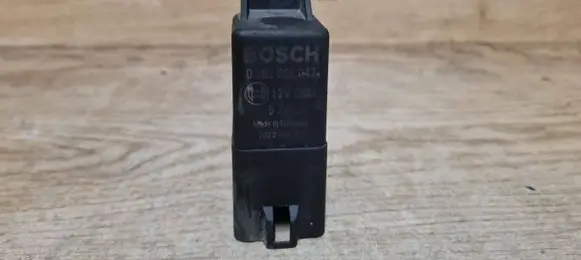 Volvo XC60 Glow plug pre-heat relay 0281003047 31342686