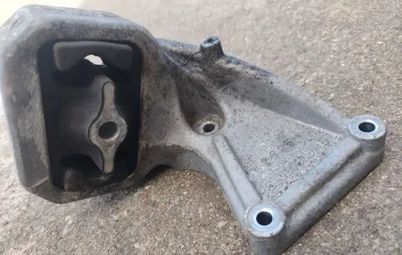 Jeep Grand Cherokee (WK) Engine mount bracket 52090308AB