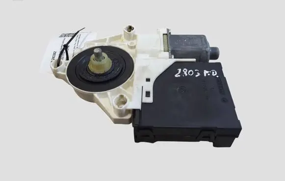 Volkswagen Golf V Front door window regulator motor 1K0959792N 974629107