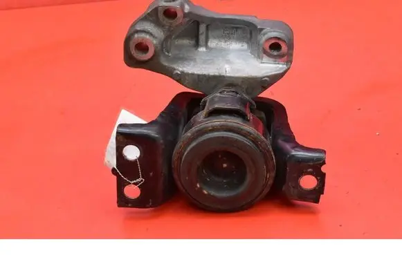 Engine mount vacuum valve
