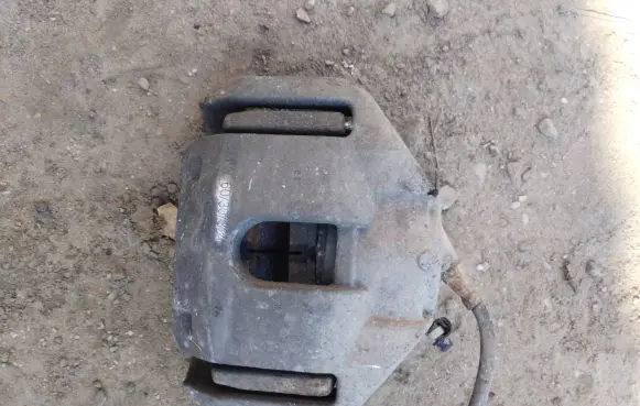 BMW 5 E60 E61 Front brake caliper 6030324