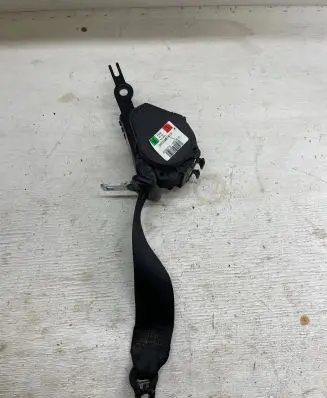 Middle seatbelt (rear)