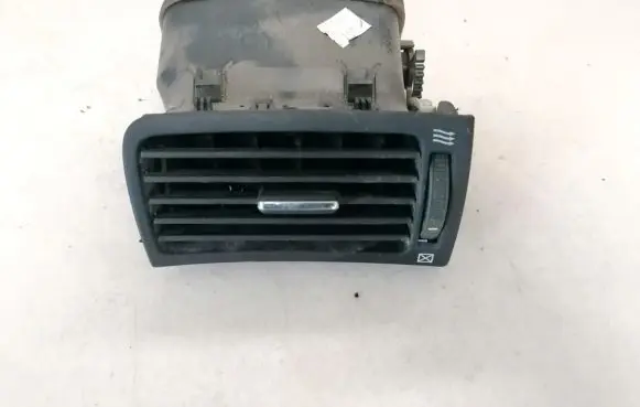 Toyota Avensis T250 Dash center air vent grill