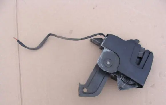 BMW 3 E46 Convertible roof lock/latch 8248314