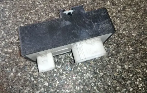 Coolant fan relay