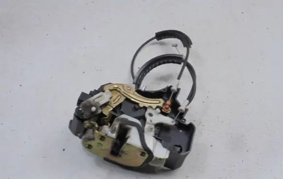 Mitsubishi Colt Rear door lock