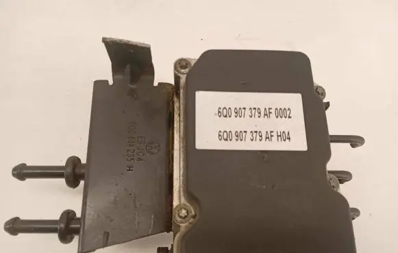 Volkswagen Polo IV 9N3 ABS Pump 68302M1549 0265800511