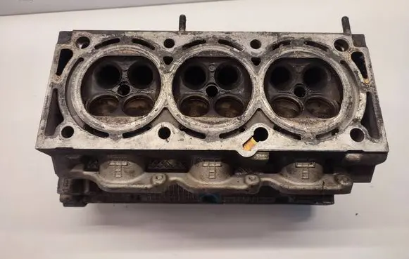 Opel Omega B1 Engine head 24449640 Y26SE