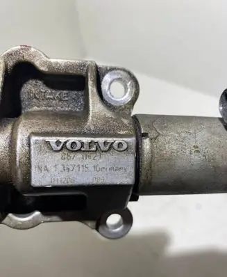 Volvo V70 Camshaft vanos timing valve 8670421