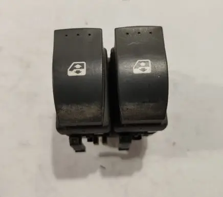 Renault Laguna II Electric window control switch 015085A