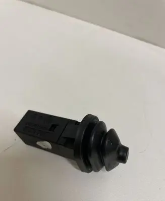 BMW 5 E60 E61 Fuel tank opening switch 82289392