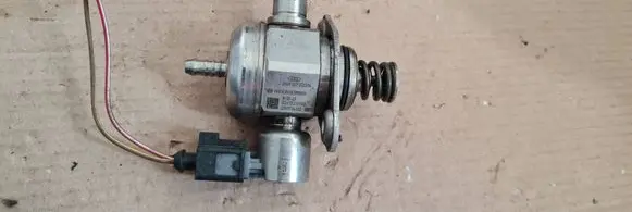 Audi A4 S4 B8 8K Fuel injection high pressure pump 06H127025N 2001714312 0261520090