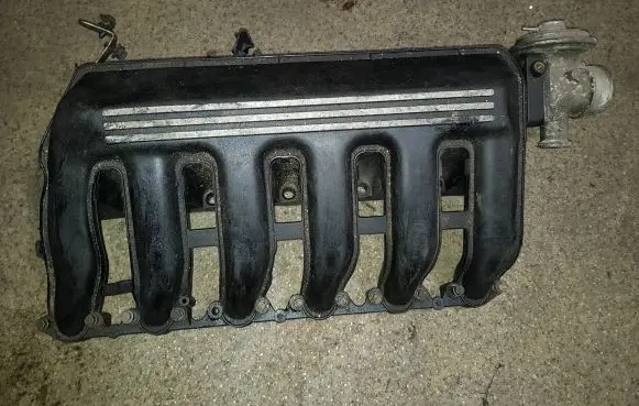BMW 5 E39 Intake manifold 2247439