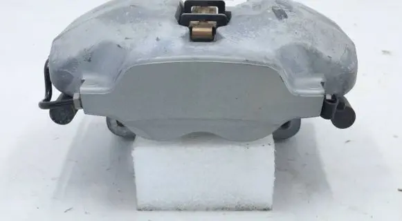 BMW 5 G30 G31 G38 Front brake caliper 6883734