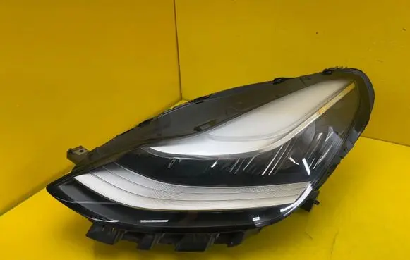 Tesla Model 3 Headlight/headlamp 1077375-00-C