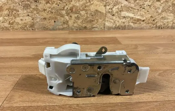 Ford Mondeo Mk III Front door lock XS41A21813DE
