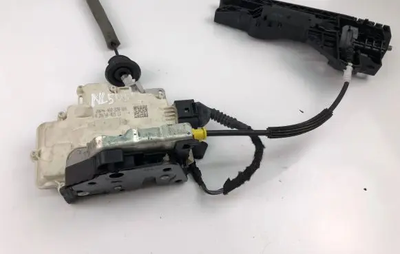 Audi A7 S7 4G Coupe door lock (next to the handle) 4C0839016
