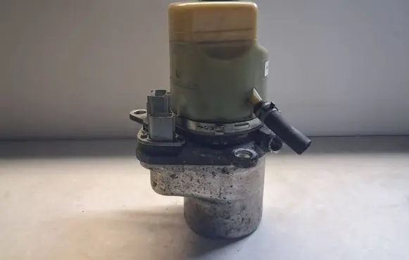 Ford Focus Power steering pump 4M513K514BF