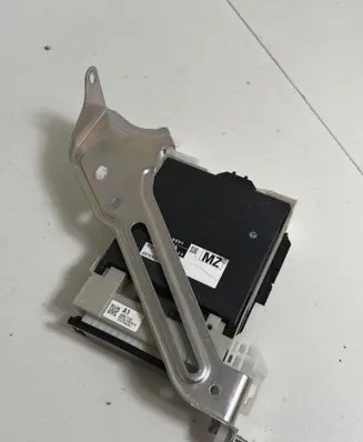 Toyota C-HR I Fuse module 63587132